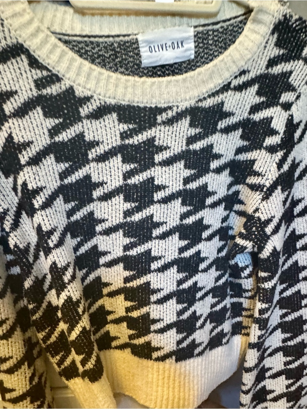 Olive + Oak Black & Cream Houndstooth Sweater- S